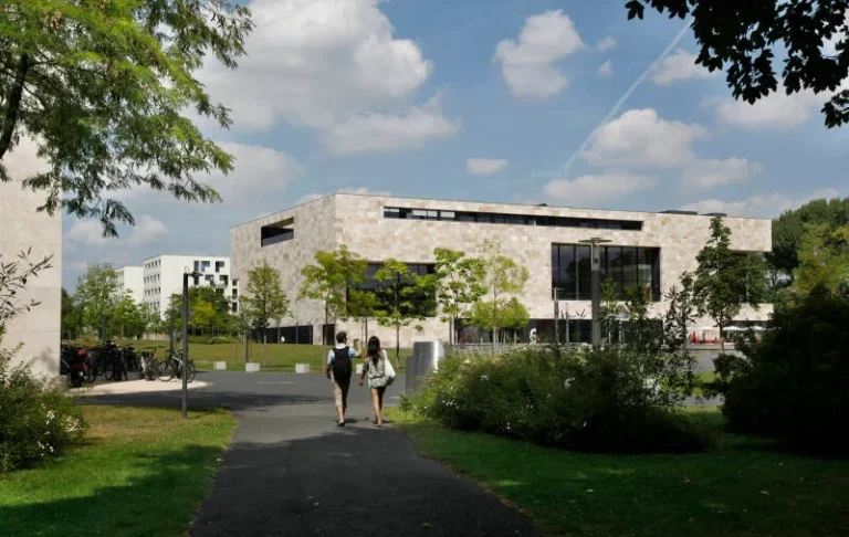 Ansicht des Uni-Campus Westend, Gebäude des Hörsaalzentrums