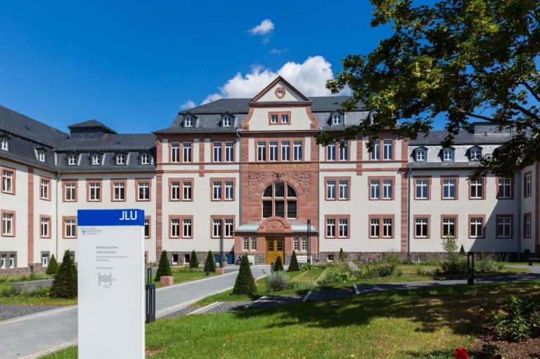 Medizinisches Lehrzentrum und Dekanat der JLU