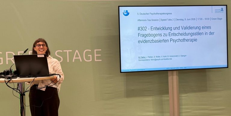 Hannah Fiehn präsentiert ihre Forschung