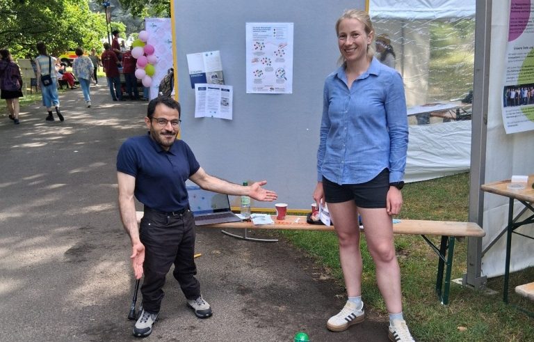 Bild: Veronika Ehinger Hicham Qintarelli und Laura Stanzel vor dem DYNAMIC Stand